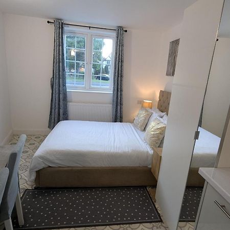 Annexe Studio Own Entrance And Parking Ruislip Eksteriør billede